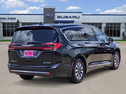 Used 2022 Chrysler Pacifica Limited FWD image 6