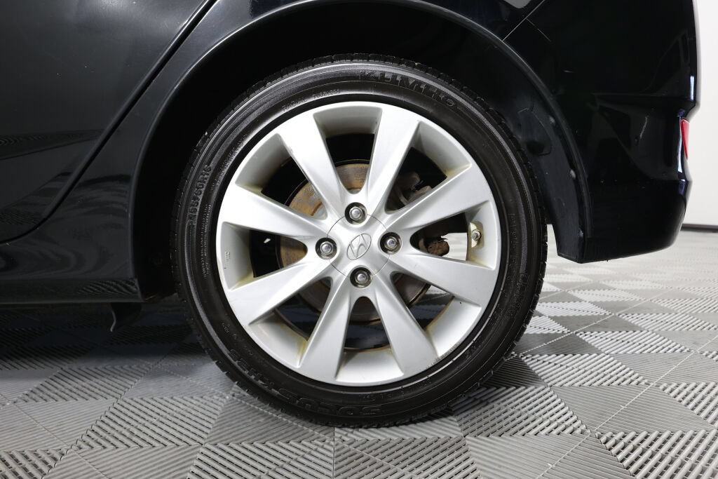 Used 2012 Hyundai Accent SE FWD image 8