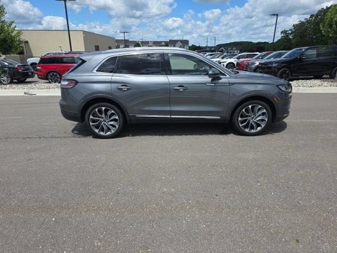 Used 2023 Lincoln Nautilus Reserve w/ Luxury Package AWD/4WD image 8