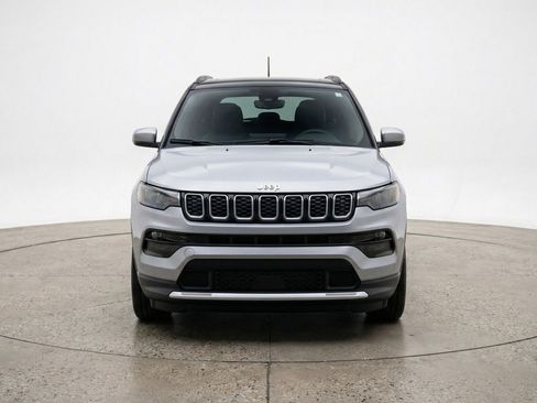 Used 2025 Jeep Compass Limited AWD/4WD image 2