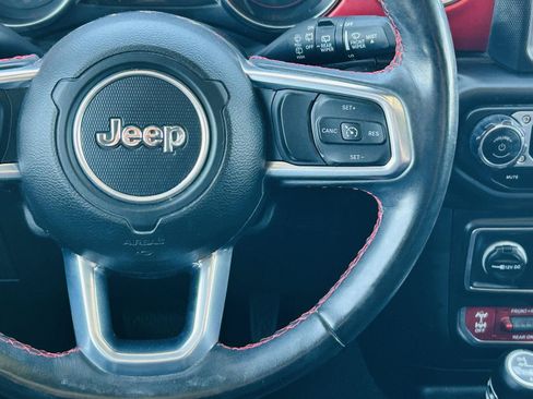 Used 2022 Jeep Wrangler Unlimited Rubicon w/ Xtreme Recon 35" Tire Package AWD/4WD image 15