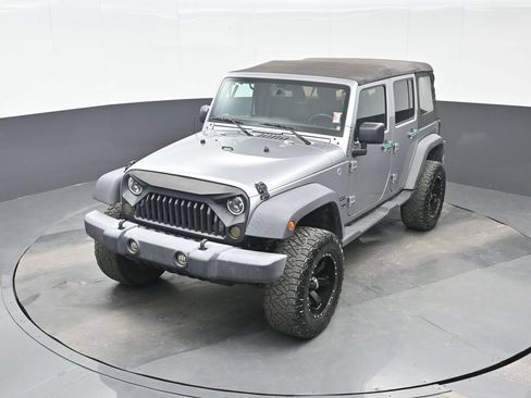Used 2018 Jeep Wrangler Unlimited Sport S AWD/4WD image 16