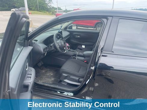Certified 2026 Honda HR-V LX image 9