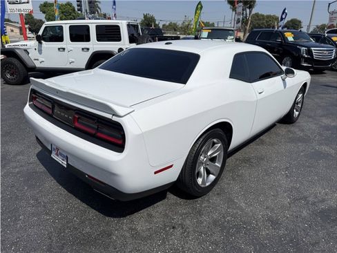 Used 2019 Dodge Challenger SXT image 14