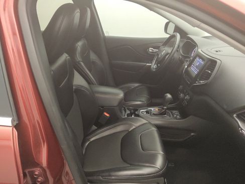 Used 2019 Jeep Cherokee Latitude Plus FWD image 21