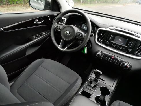 Used 2018 Kia Sorento LX AWD/4WD image 9