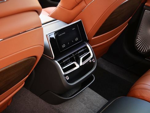 New 2026 Bentley Flying Spur Plug-In Hybrid AWD/4WD image 22
