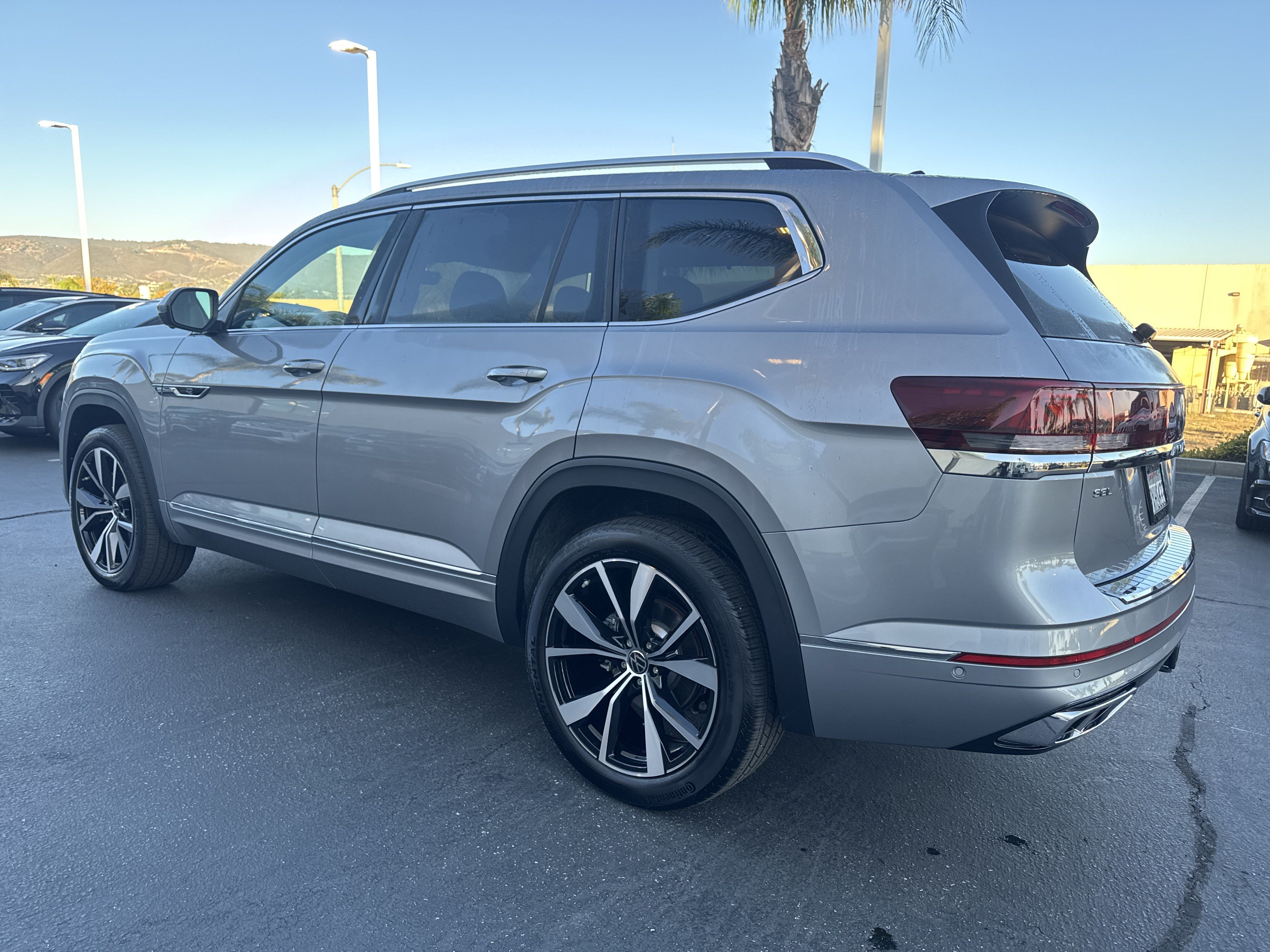 Used 2025 Volkswagen Atlas SEL Premium R-Line AWD/4WD image 7