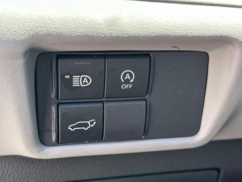 Used 2024 Toyota Highlander XLE AWD/4WD image 25