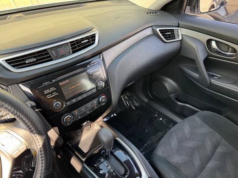 Used 2015 Nissan Rogue S AWD/4WD image 21