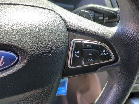Used 2017 Ford Escape SE w/ Equipment Group 201A FWD image 21