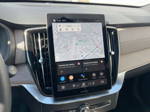 Certified 2025 Volvo XC90 B5 Plus image 31