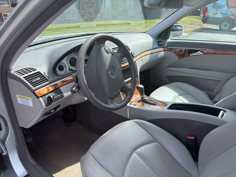 Used 2008 Mercedes-Benz E 350 4MATIC Sedan image 9