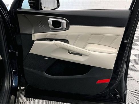 Used 2024 Kia Sorento SX Prestige image 19