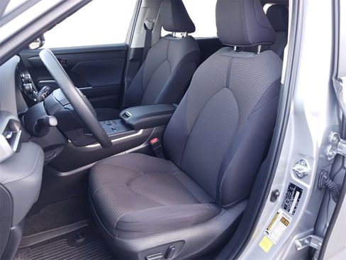 Used 2023 Toyota Highlander L image 27