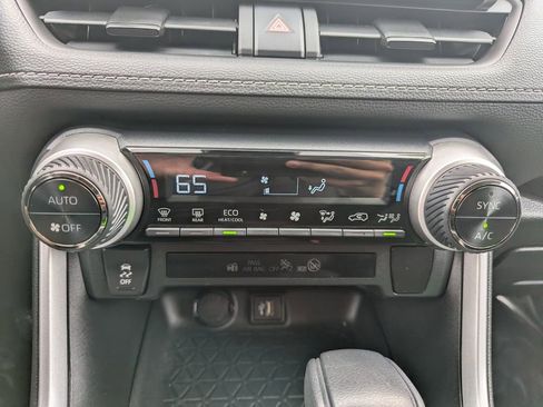 Used 2023 Toyota RAV4 LE AWD/4WD image 20