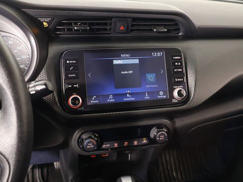 Used 2022 Nissan Kicks SV image 5