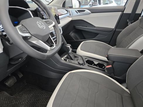 New 2026 Volkswagen Taos SE image 17