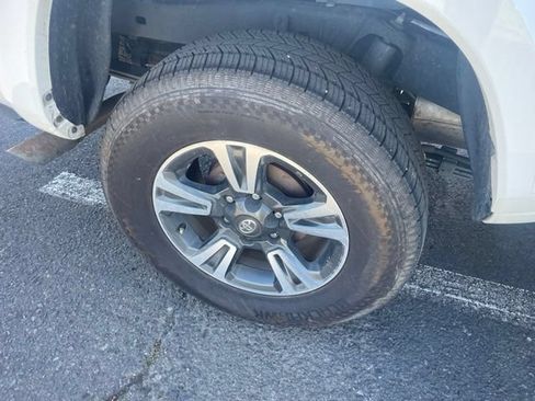 Used 2017 Toyota Tacoma TRD Sport w/ Tow Package RWD image 32