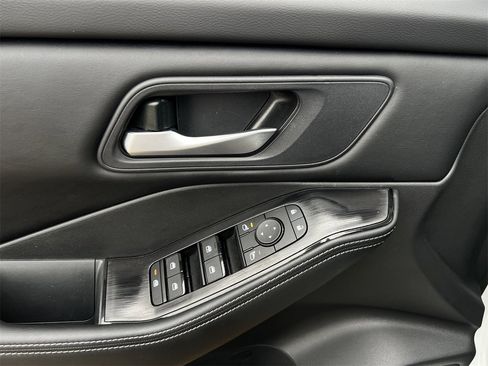 Certified 2024 Nissan Rogue SV image 23