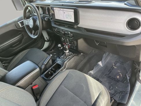 Used 2024 Jeep Wrangler Willys image 13