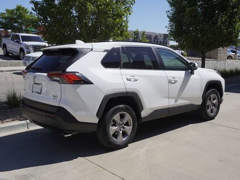 Used 2025 Toyota RAV4 XLE AWD/4WD image 4