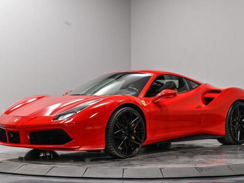 Used 2018 Ferrari 488 GTB RWD image 3