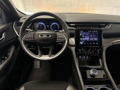 Used 2023 Jeep Grand Cherokee Altitude AWD/4WD image 24