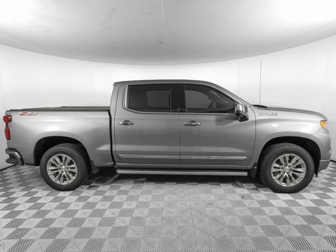 Used 2024 Chevrolet Silverado 1500 High Country w/ Technology Package image 3