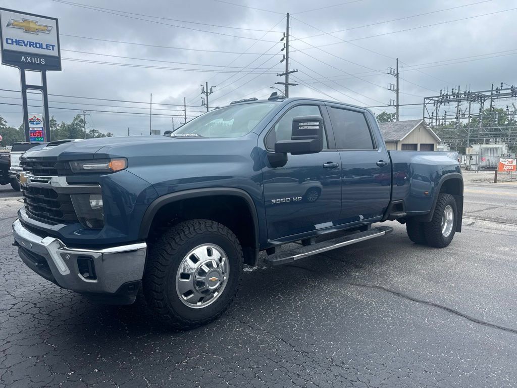 Used 2025 Chevrolet Silverado 3500 LT w/ Safety Package AWD/4WD image 3
