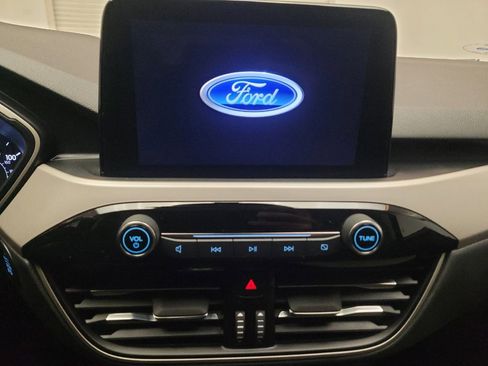 Used 2022 Ford Escape SE w/ Cold Weather Package image 25