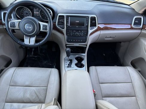 Used 2013 Jeep Grand Cherokee Limited w/ Luxury Group II image 24