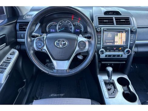 Used 2014 Toyota Camry SE image 16