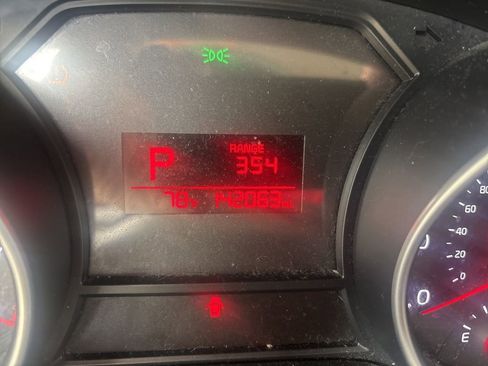 Used 2015 Kia Sedona LX w/ LX Convenience Package image 3