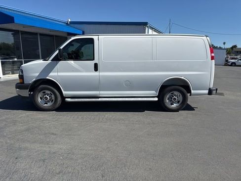 Used 2025 GMC Savana 2500 w/ Driver Convenience Package RWD image 5