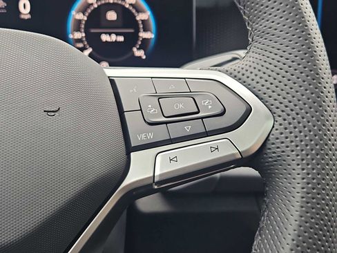 New 2025 Volkswagen Tiguan SE R-Line image 10