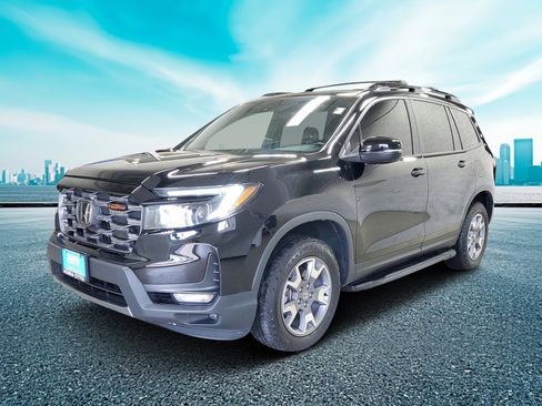 Used 2023 Honda Passport TrailSport image 2