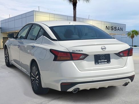 Used 2025 Nissan Altima 2.5 SV w/ SV Premium Package FWD image 4
