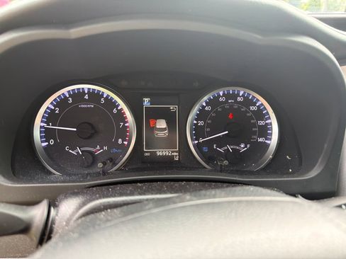 Used 2019 Toyota Highlander LE FWD image 2