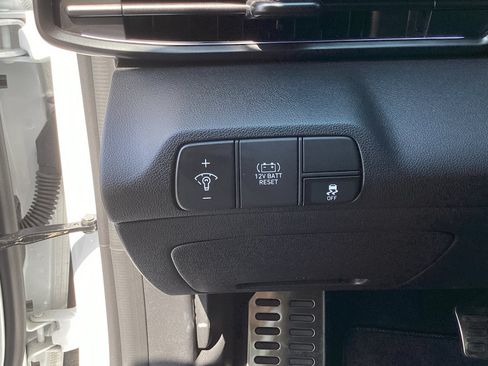 Used 2025 Hyundai Elantra SEL FWD image 29