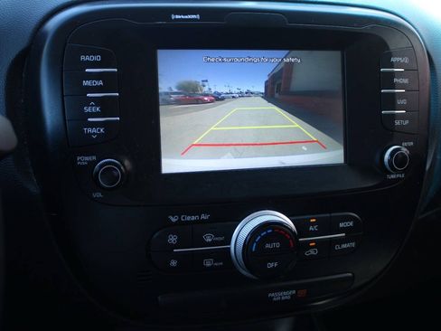Used 2018 Kia Soul + FWD image 18