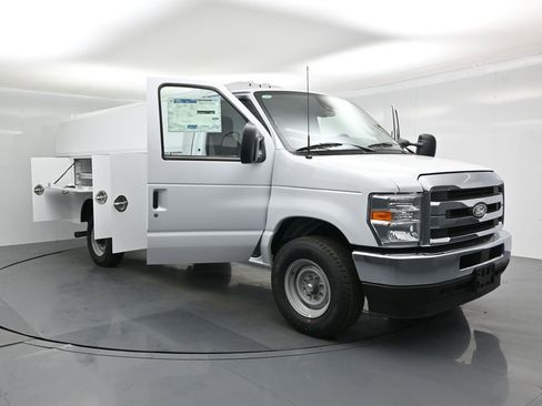 New 2026 Ford E-350 and Econoline 350 Super Duty w/ Power Equipment Group image 30