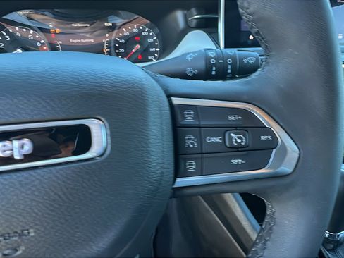 Used 2025 Jeep Compass Limited image 27