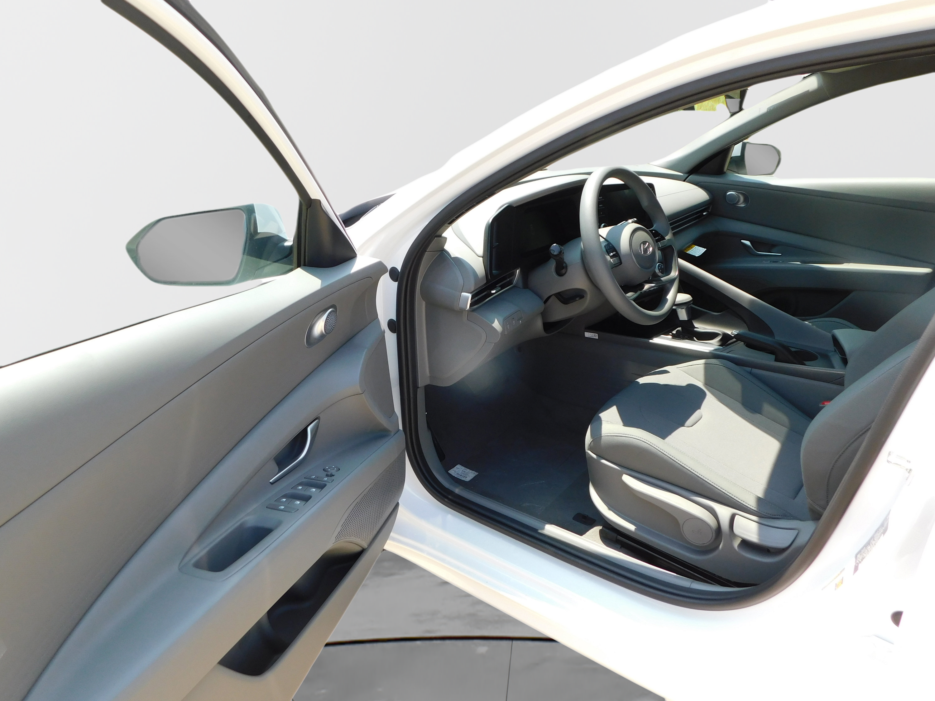 Used 2025 Hyundai Elantra SE FWD image 9