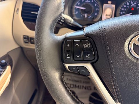 Used 2018 Toyota Sienna XLE w/ XLE Navigation Package FWD image 22