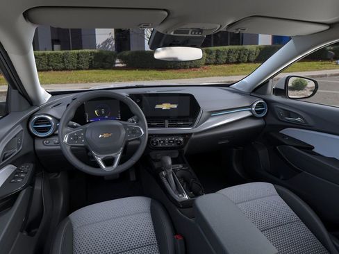 New 2026 Chevrolet Trax LT w/ Driver Confidence Package image 15
