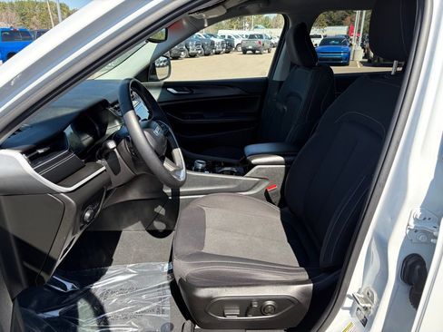 Certified 2023 Jeep Grand Cherokee L Laredo image 13