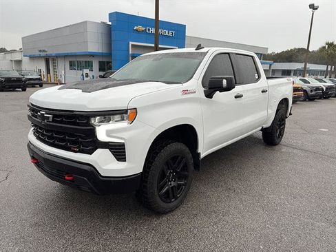 Used 2024 Chevrolet Silverado 1500 LT Trail Boss w/ Convenience Package II AWD/4WD image 3