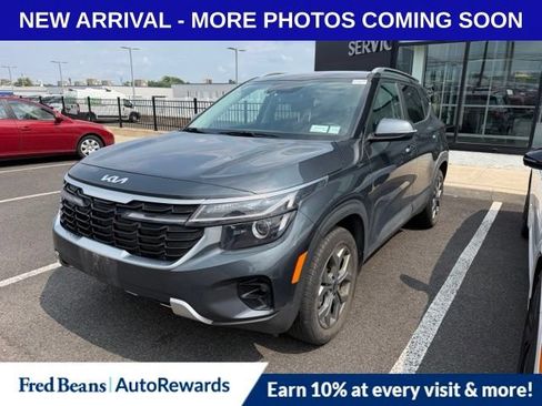 Used 2024 Kia Seltos S AWD/4WD image 3