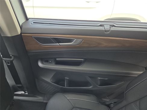 New 2026 Volkswagen Atlas SE image 31